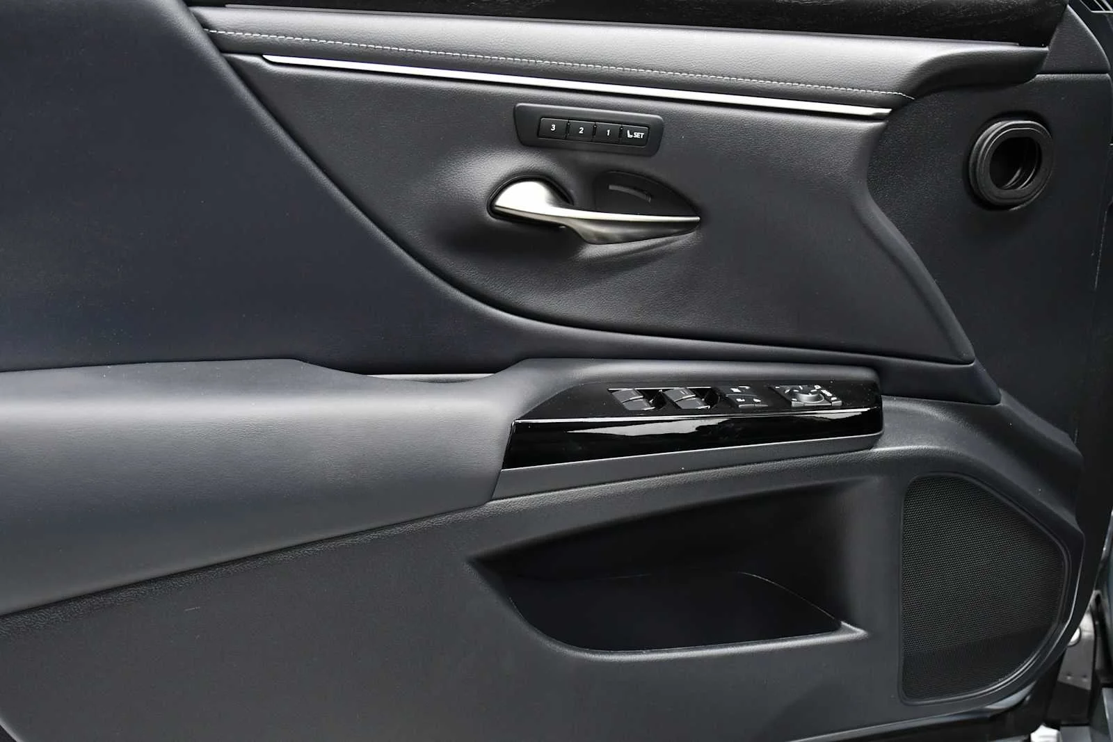 Certified Used 2024 IRIDIUM Lexus  image 12