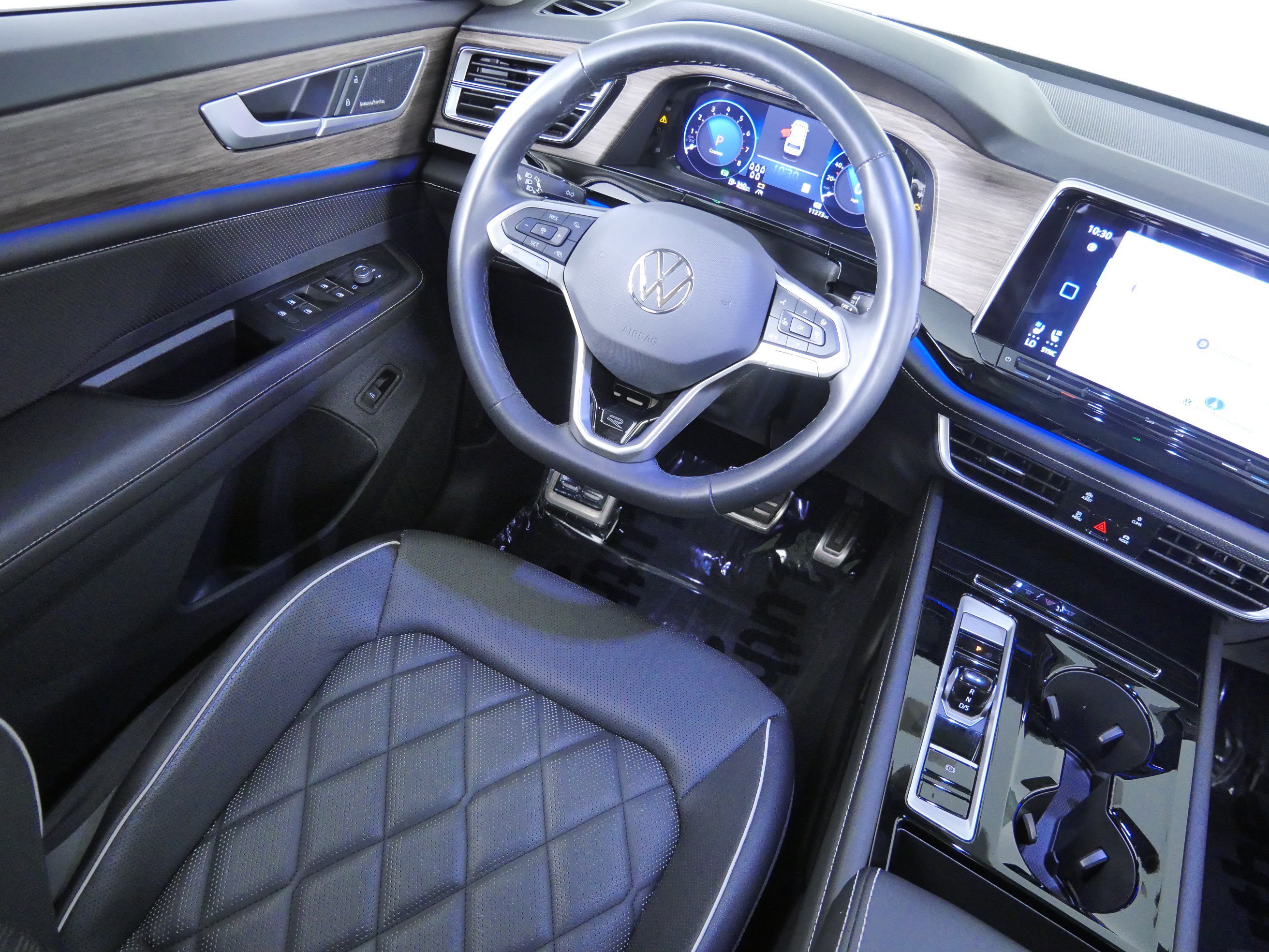 Used 2026 Mountain Lake Blue Metallic Volkswagen 2.0T SEL Premium R-Line image 9