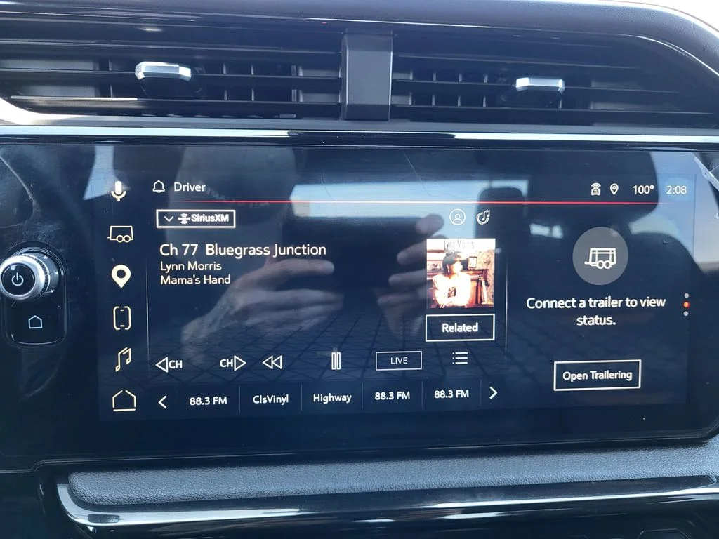 Used 2025 Summit White GMC AT4 image 13