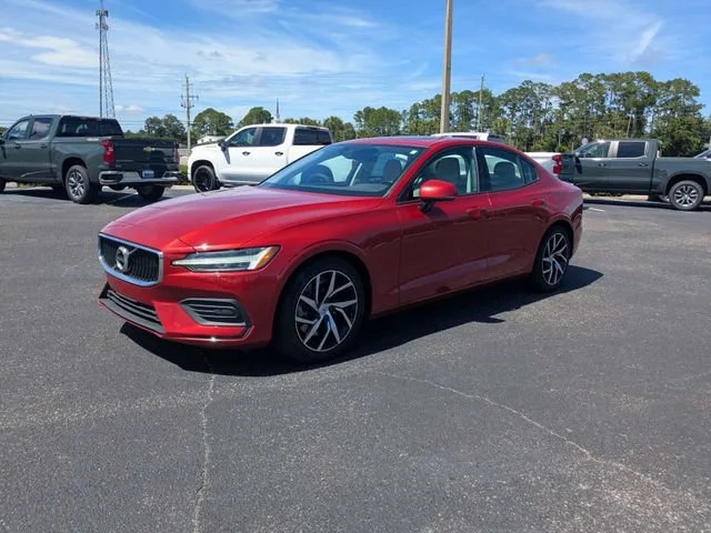 Used 2019  Volvo Momentum image 7