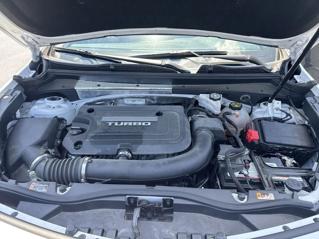 Used 2019 White Cadillac Sport image 26