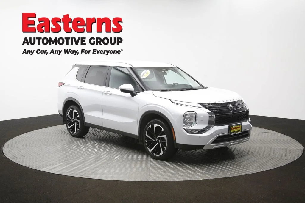 Used 2024 White Mitsubishi SE image 48
