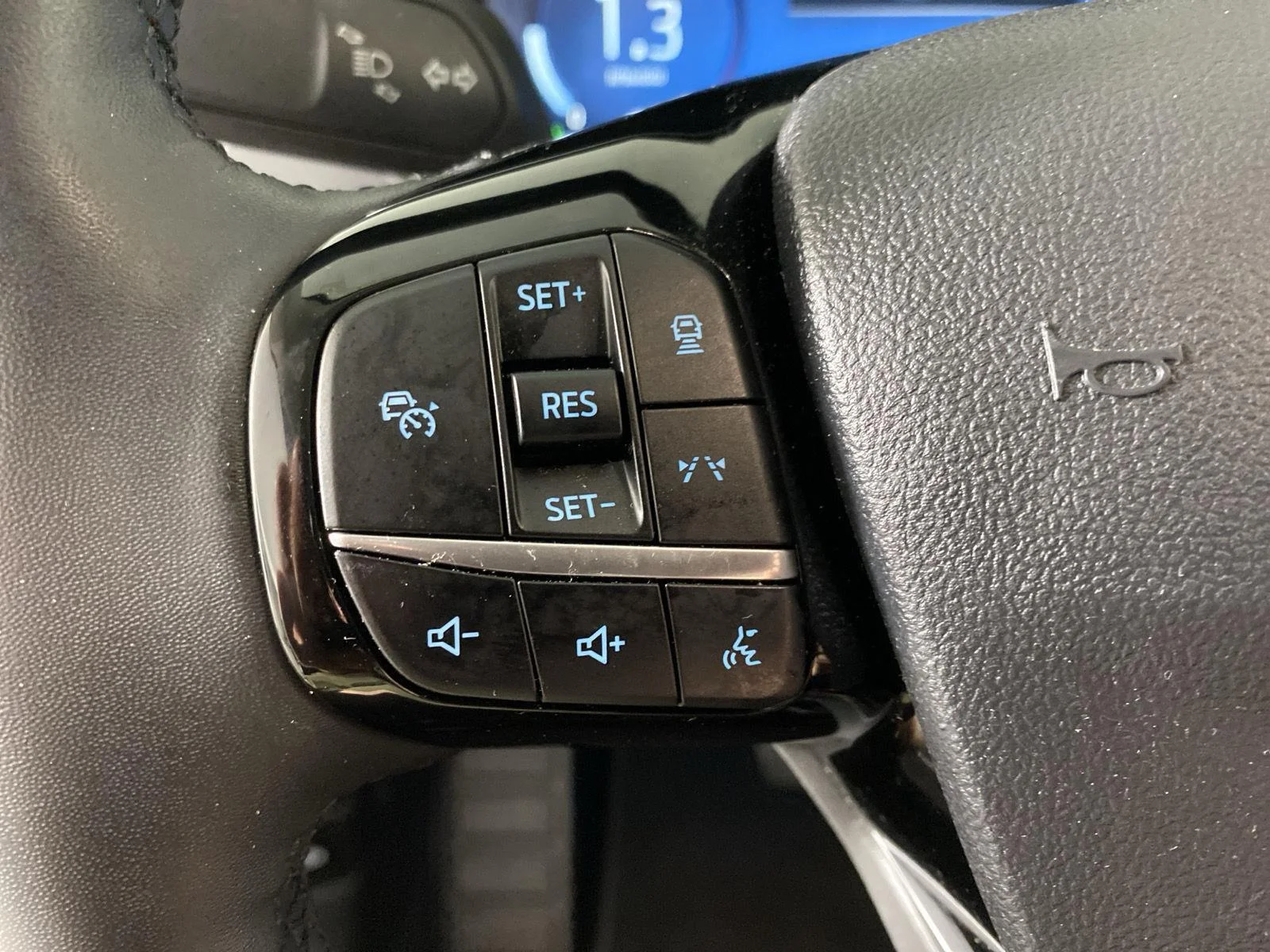 Used 2023 Vapor Blue Ford Platinum image 18