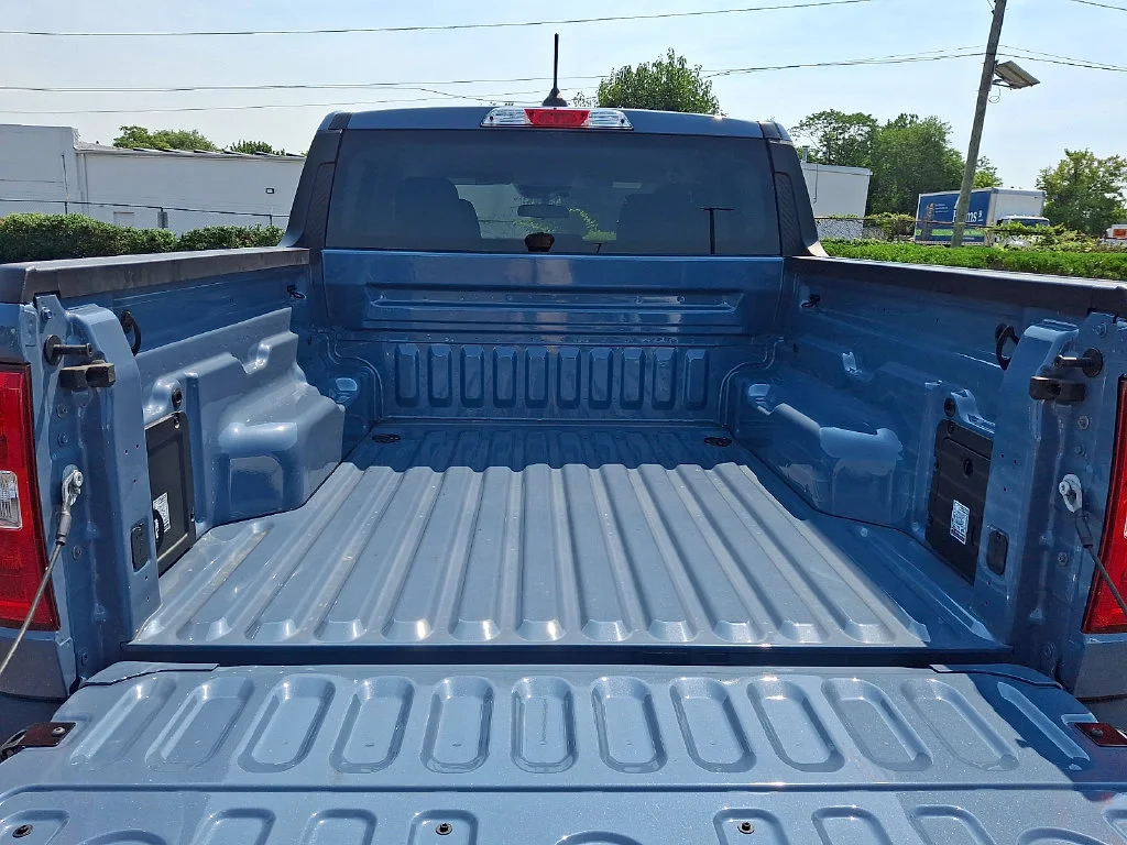 Used 2025 Gray Ford XLT image 31