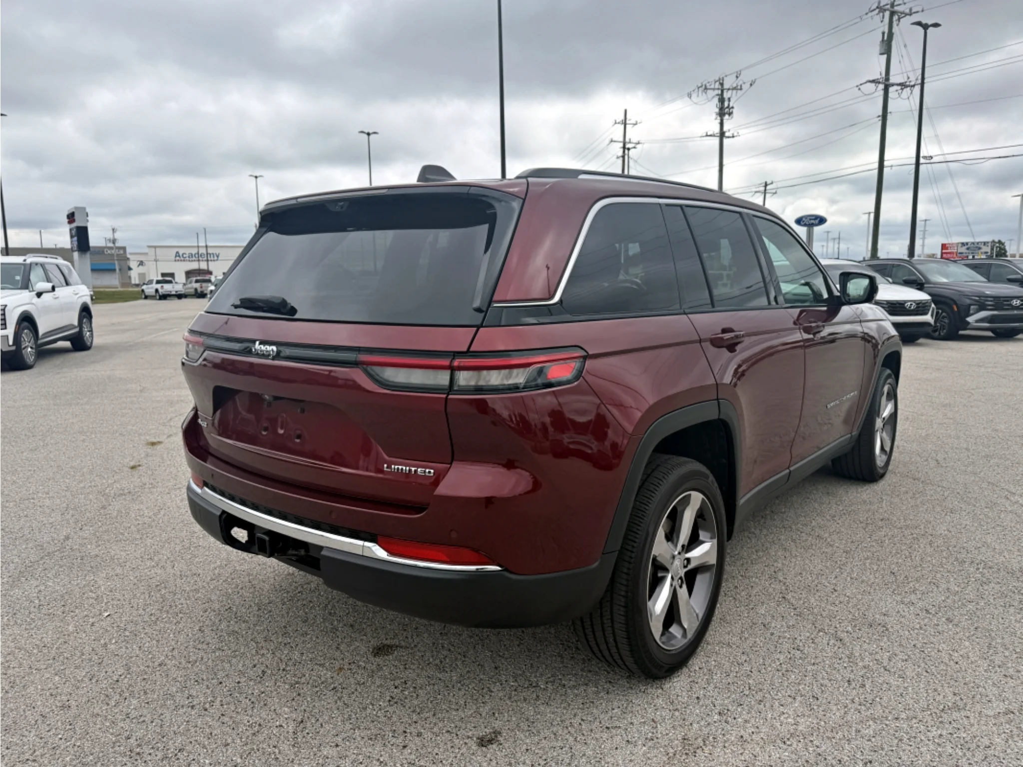 Used 2022 Velvet Red Pearl Jeep Limited image 6