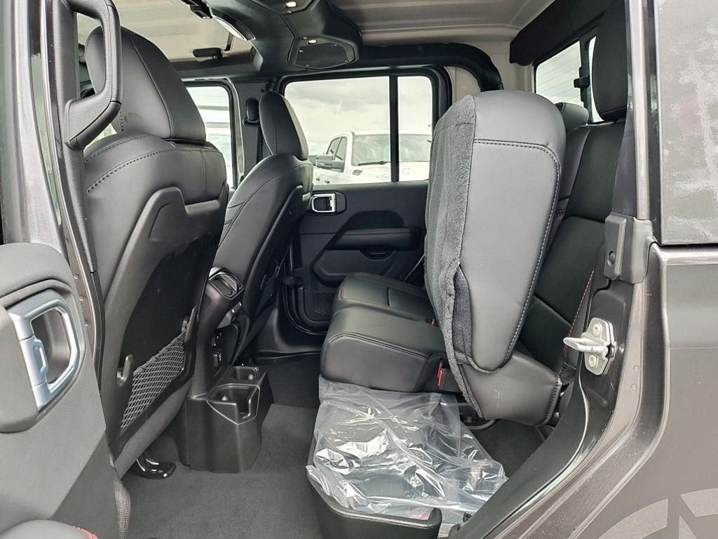 New 2026 Granite Crystal Metallic Clear-Coat Exterior Paint Jeep Rubicon X image 35