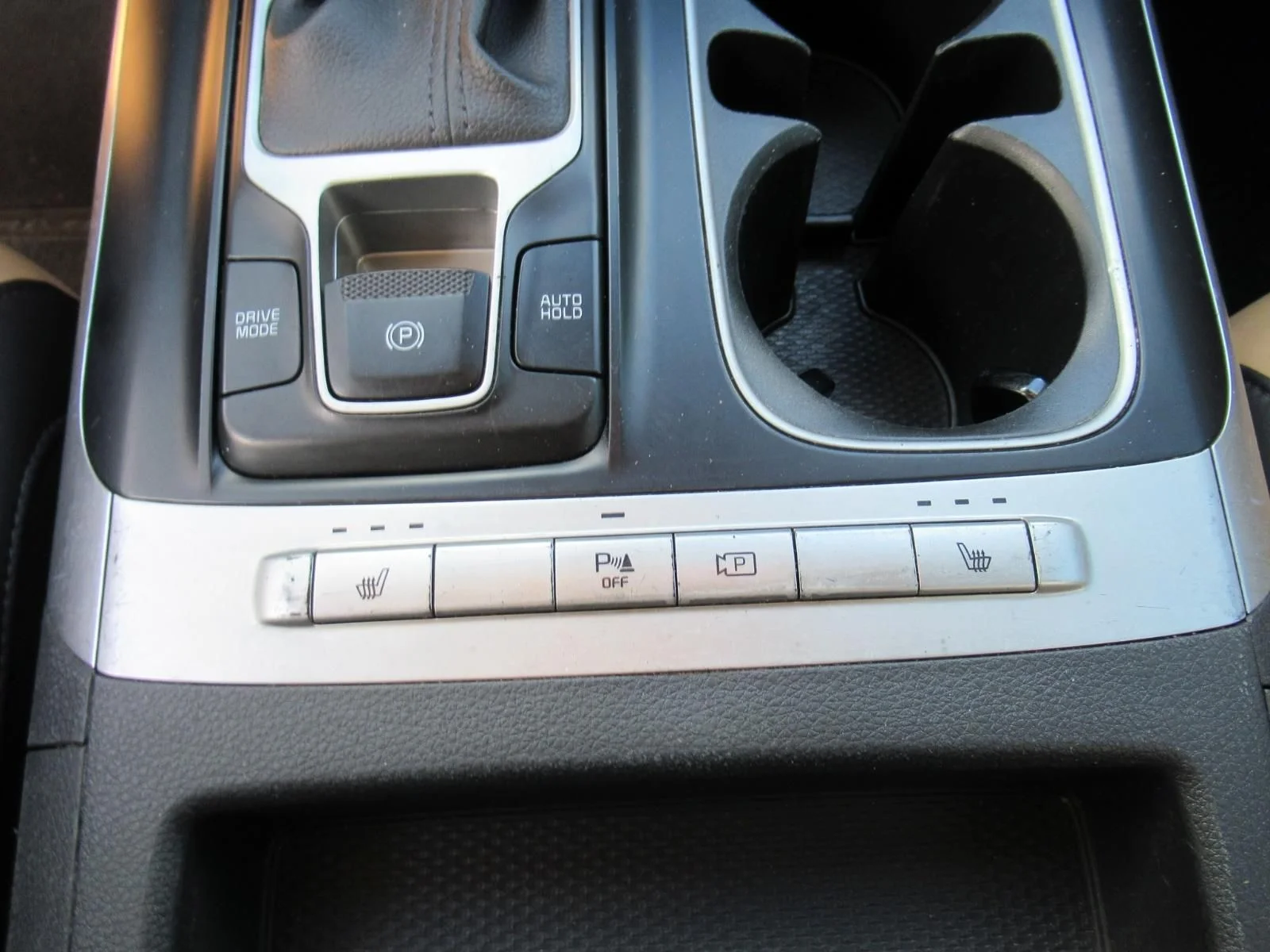 Used 2024 White Kia LX image 22