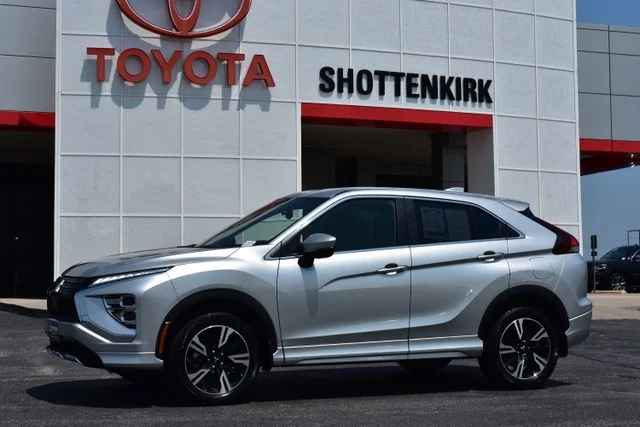 Used 2025 Silver Mitsubishi SEL image 1
