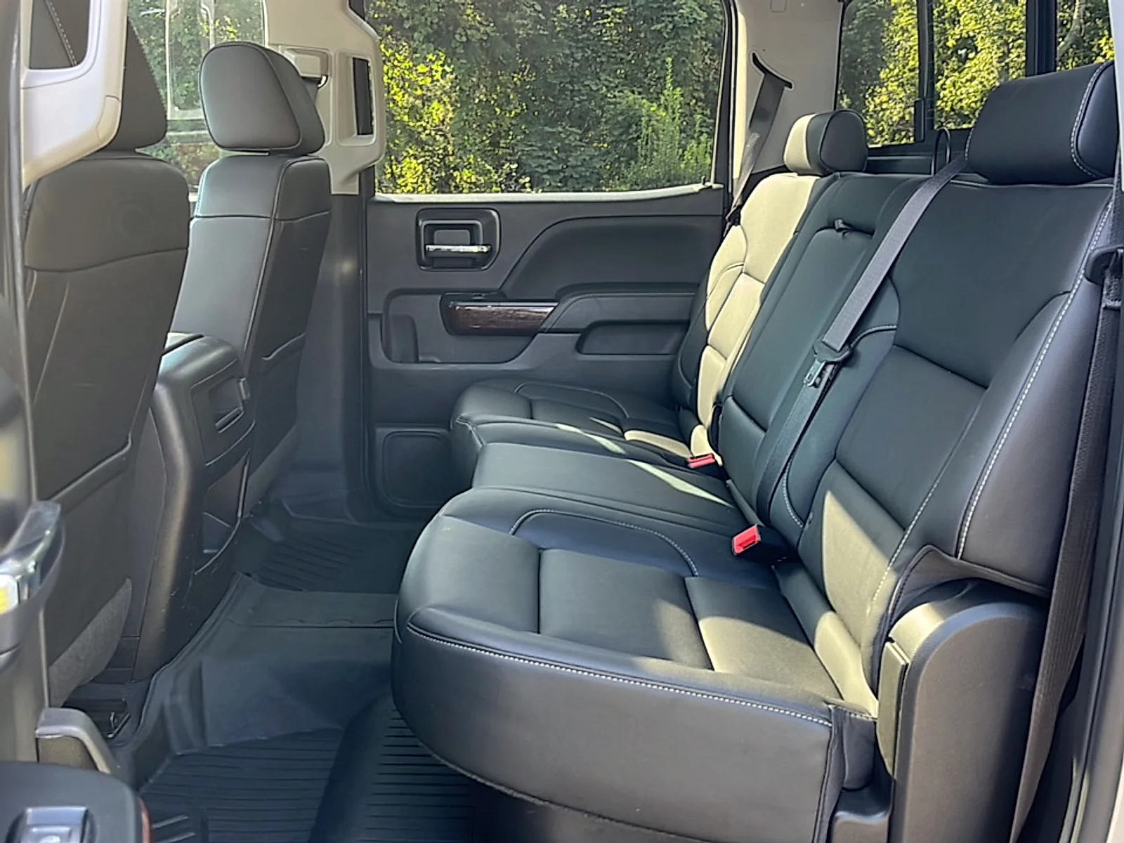 Used 2018 Quicksilver Metallic GMC SLT image 15