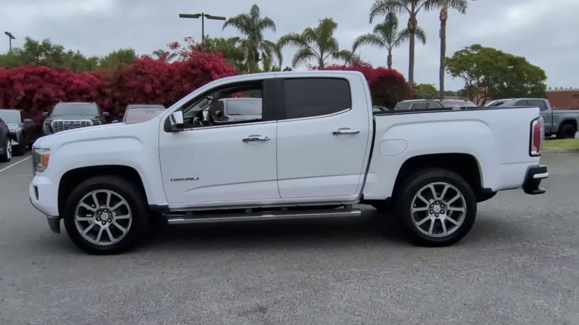 Used 2018 SUMMIT WHITE GMC 2WD Denali image 6