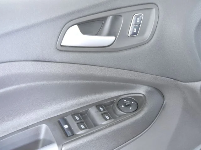 Used 2015 Orange Ford SE image 18