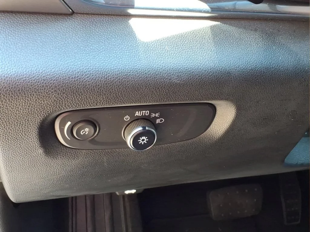 Used 2022 Northsky Blue Metallic Chevrolet LT Cloth image 15