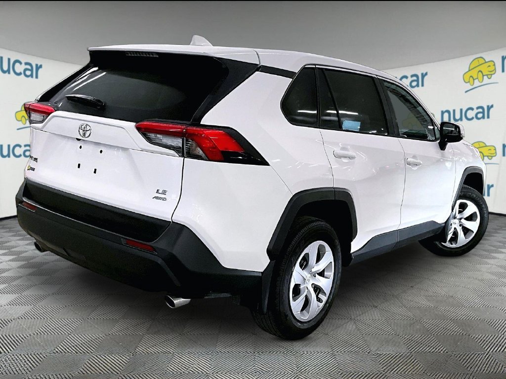 Used 2025 Ice Toyota LE image 6
