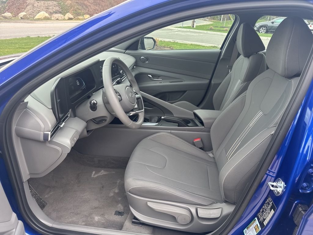 2025 Hyundai Elantra SEL - Photo 13