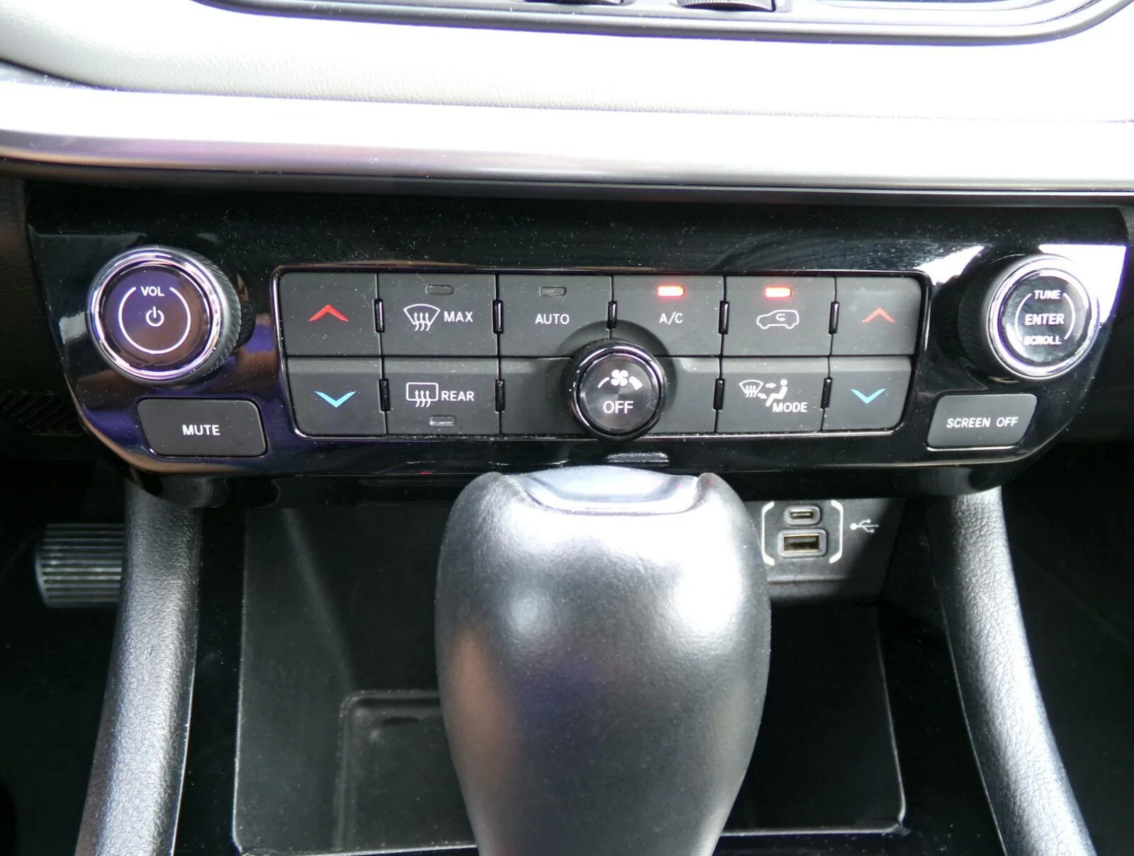 Used 2025 Hydro Blue Pearlcoat Jeep Limited image 11