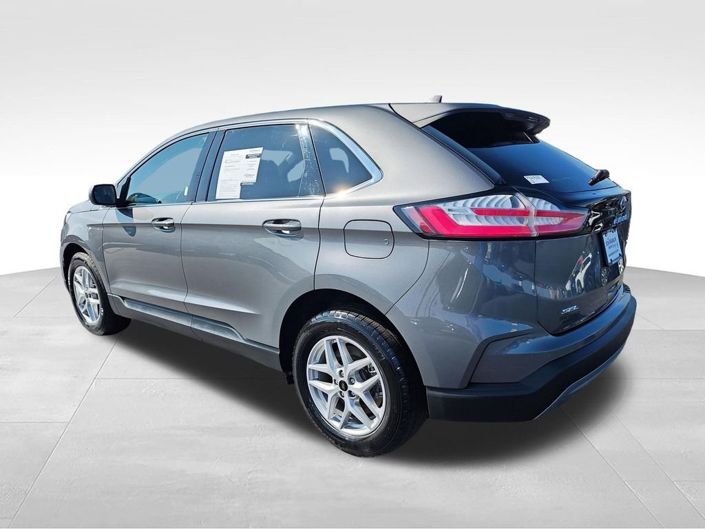 Used 2023 Gray Ford SEL image 3