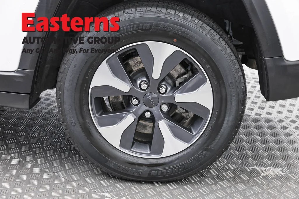 Used 2023 White Jeep 4xe image 38