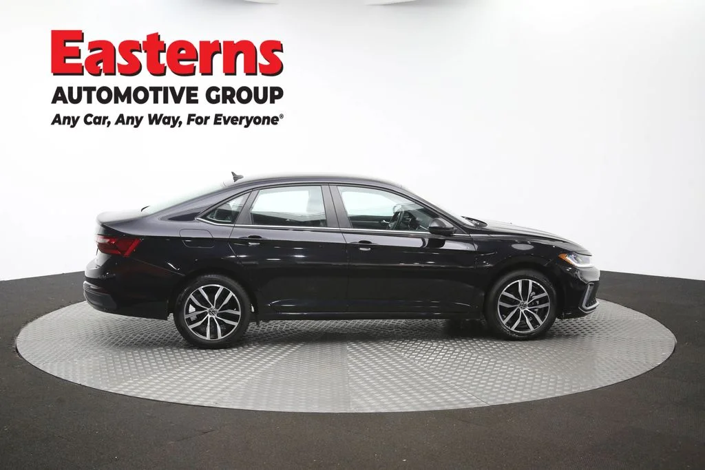 Used 2025 Black Volkswagen 1.5T SE image 43