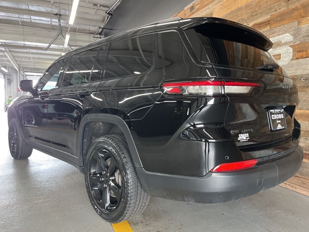 Used 2022 Diamond Black Jeep Altitude image 20