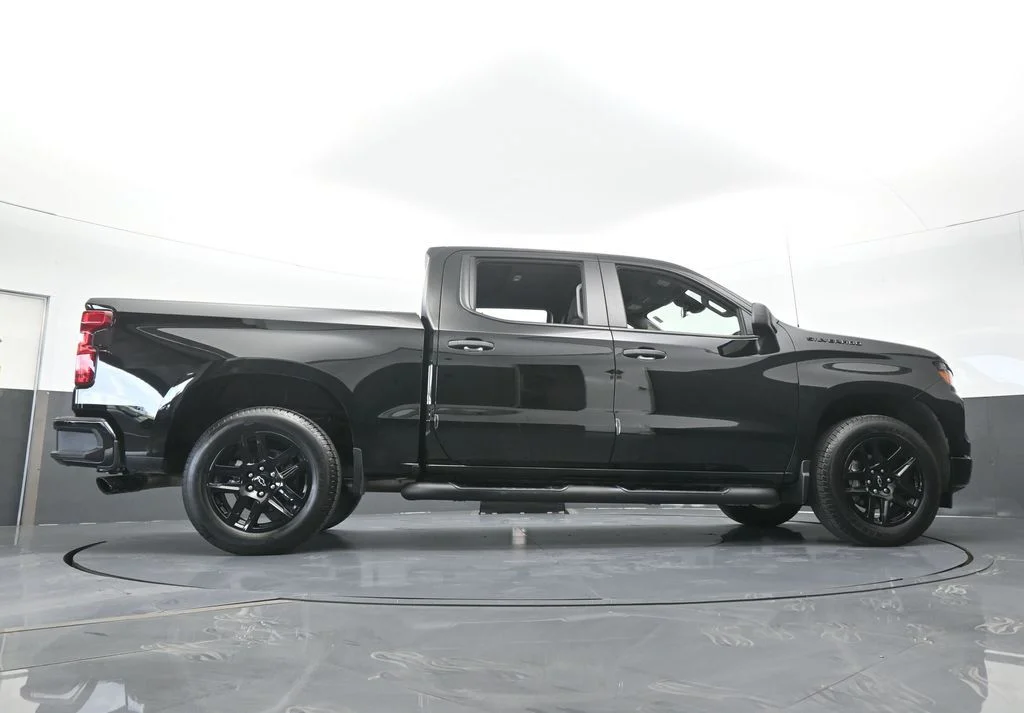 Used 2025 Black Chevrolet Custom image 63