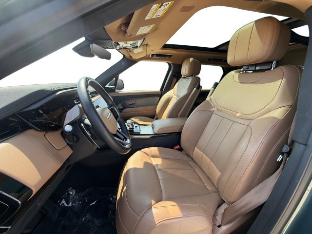 Used 2023 Green Land Rover SE image 10