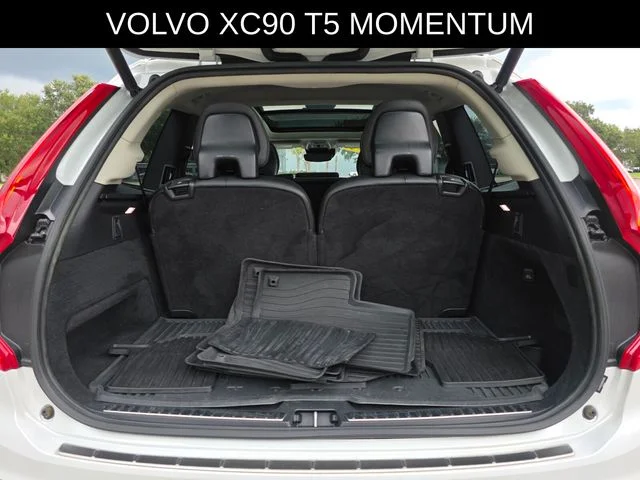 2022 Volvo XC90 Momentum - Photo 16