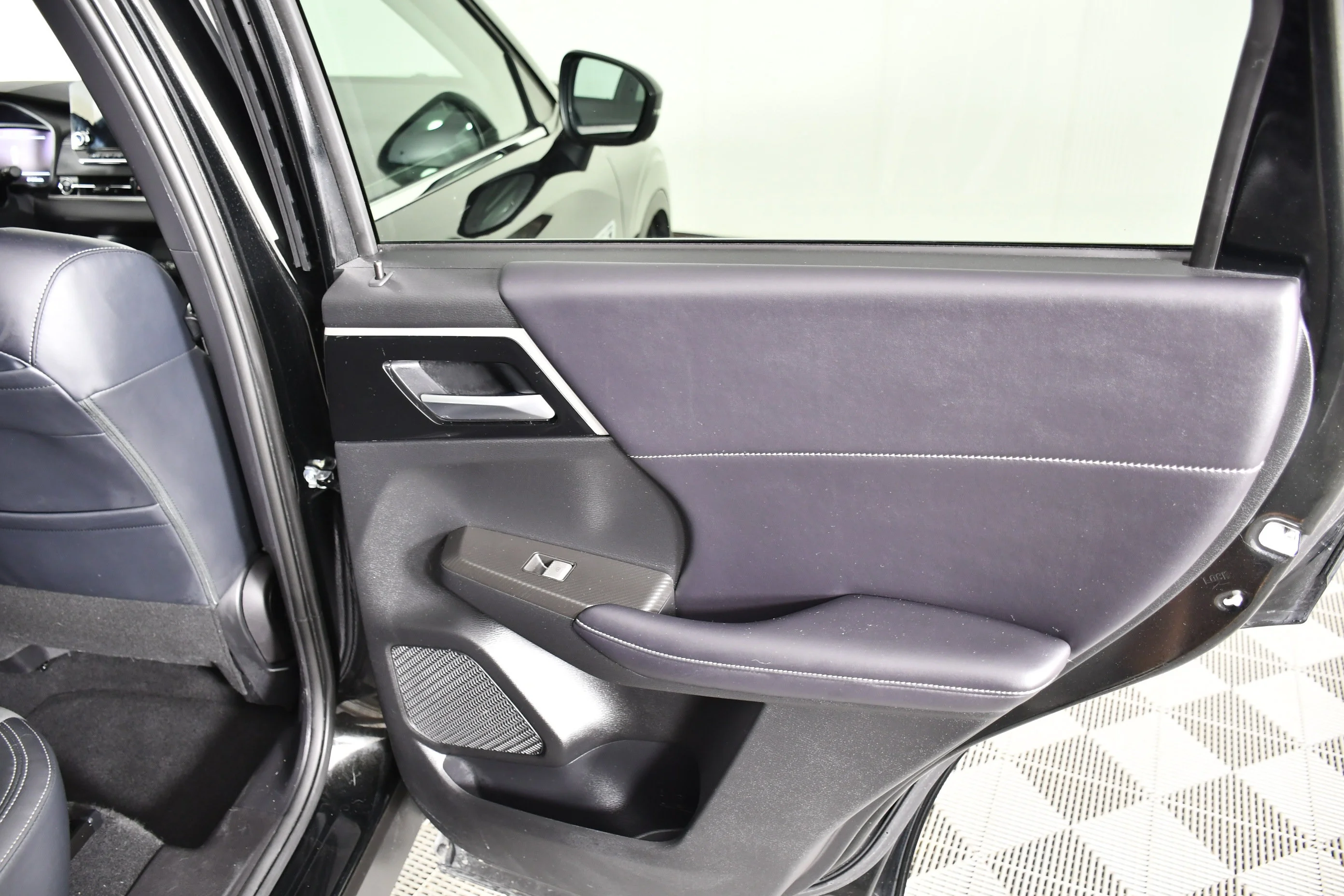Certified Used 2025 Black Diamond Mitsubishi SE image 43