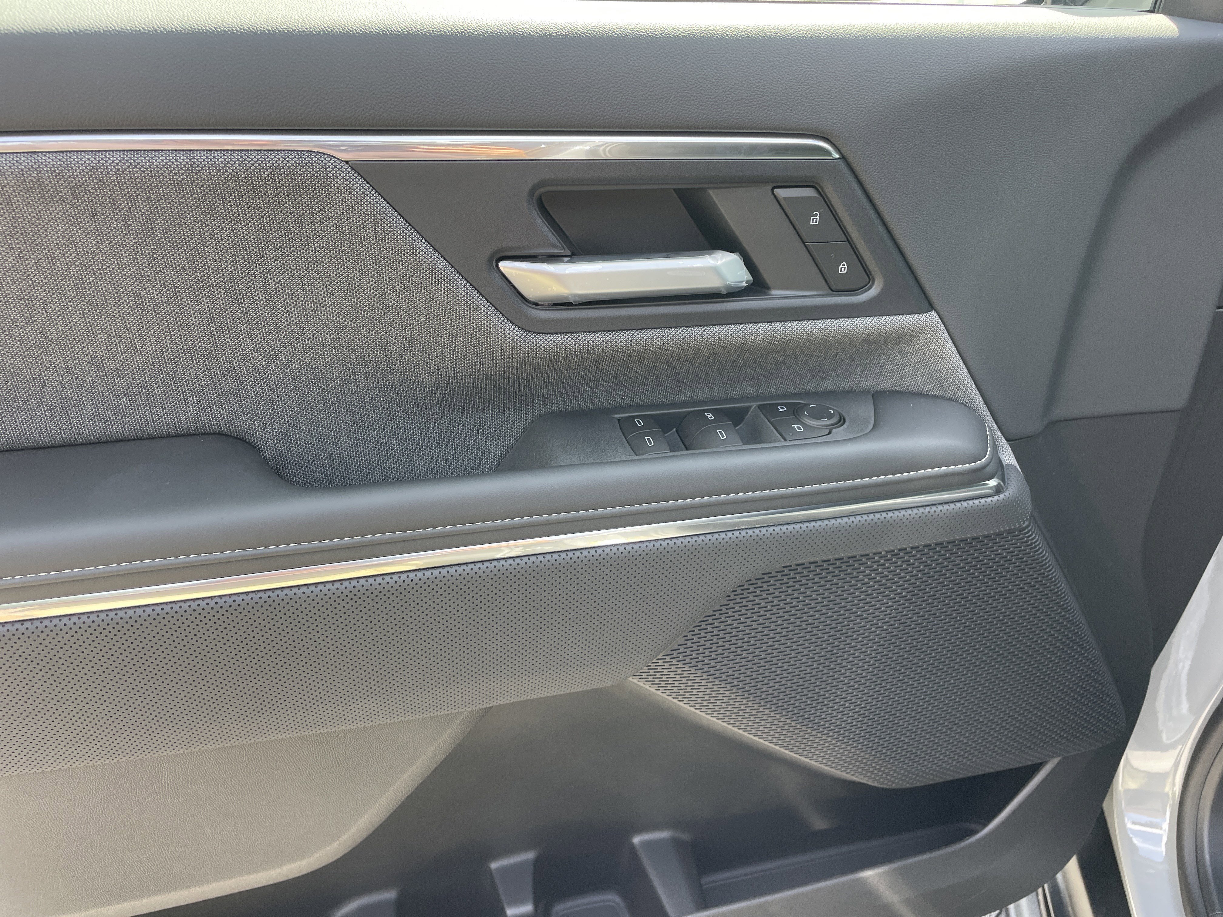 2026 GMC Sierra EV Elevation - Photo 12