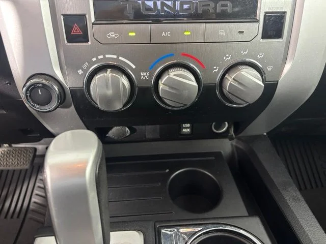 Used 2015 Silver Toyota SR5 image 22