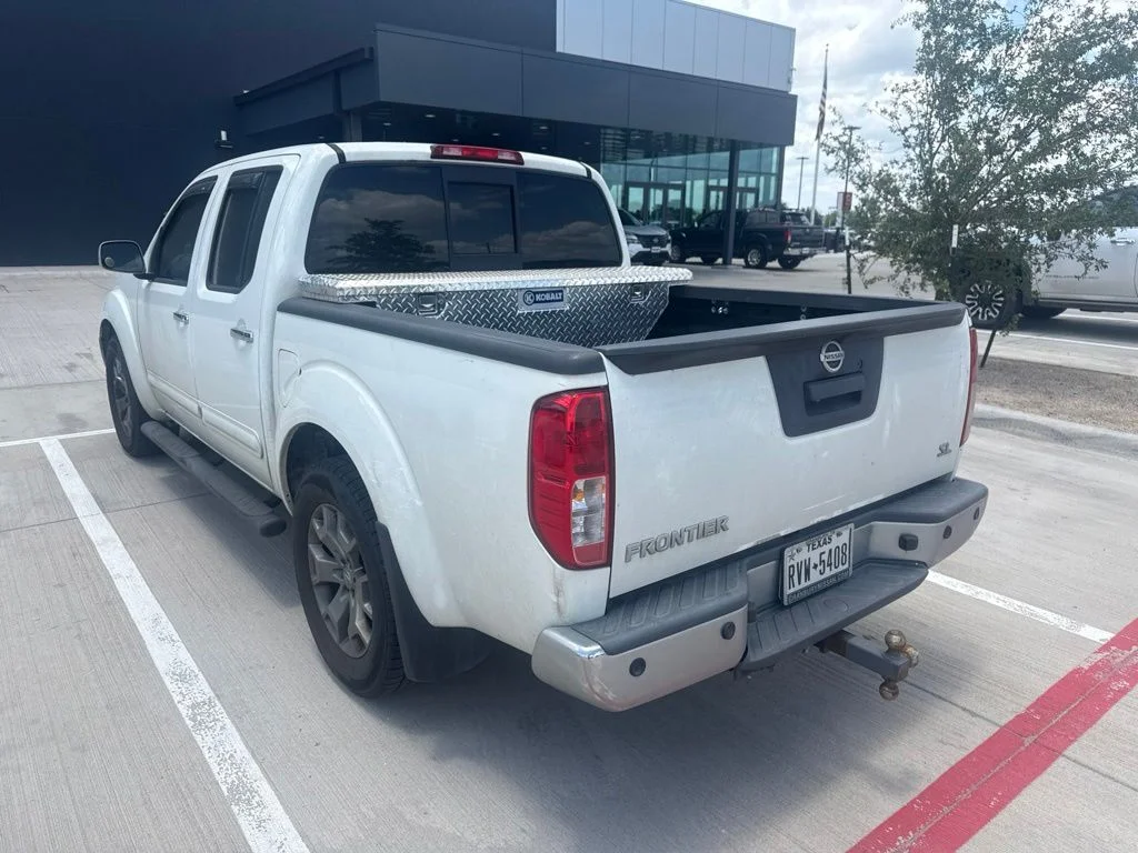 Used 2019 White Nissan SL image 2