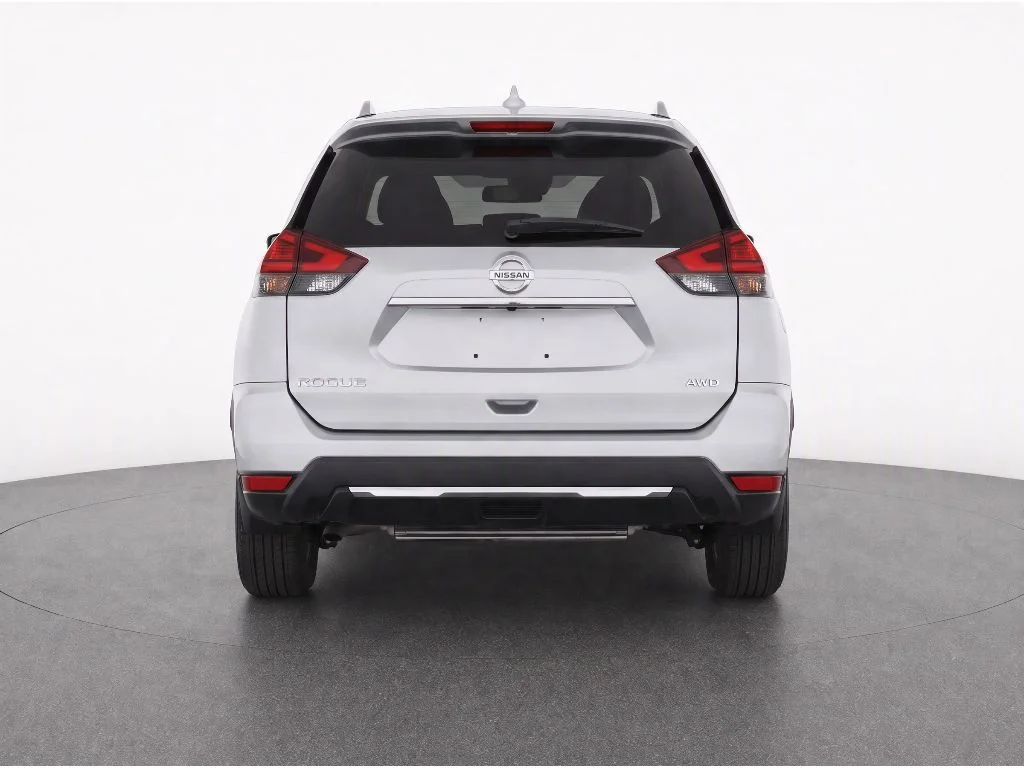 Used 2017 Brilliant Silver Nissan S image 7