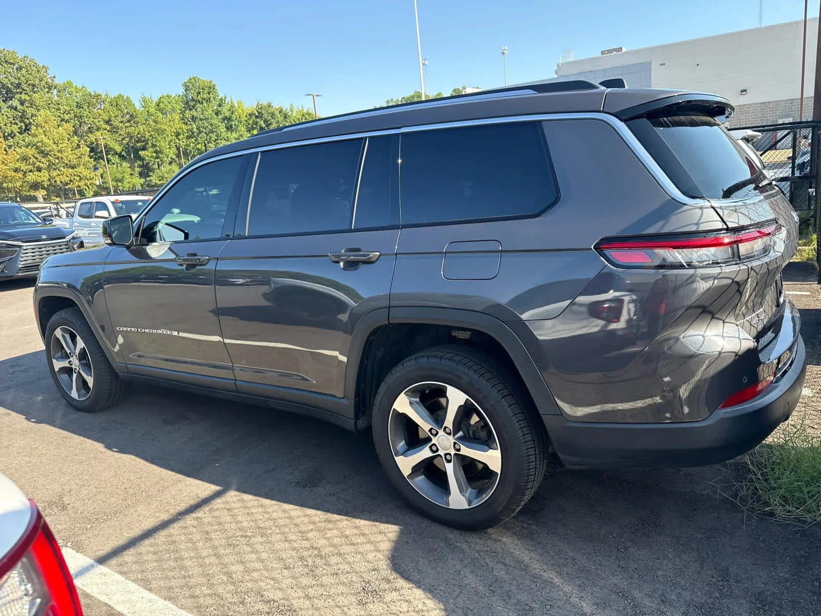 Used 2023 Baltic Gray Metallic Clearcoat Jeep Limited image 4