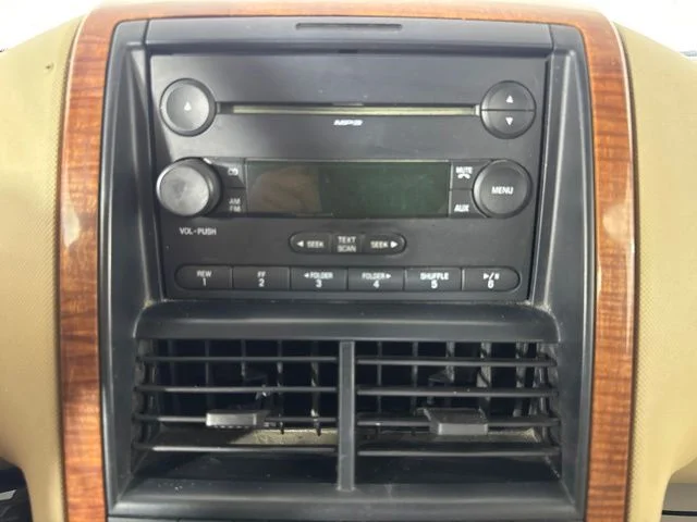 Used 2006 Gray Ford Eddie Bauer image 14