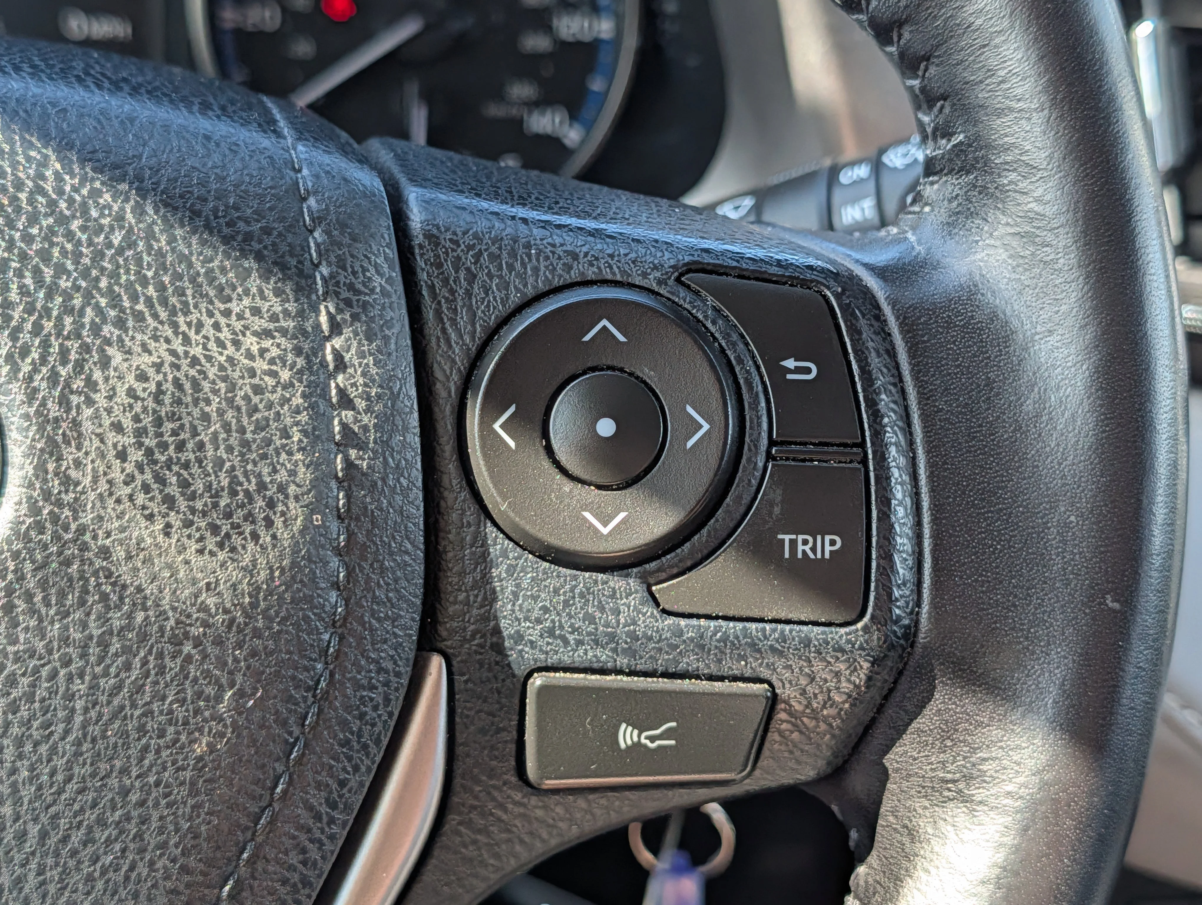 Used 2017 Magnetic Gray Metallic Toyota XLE image 29