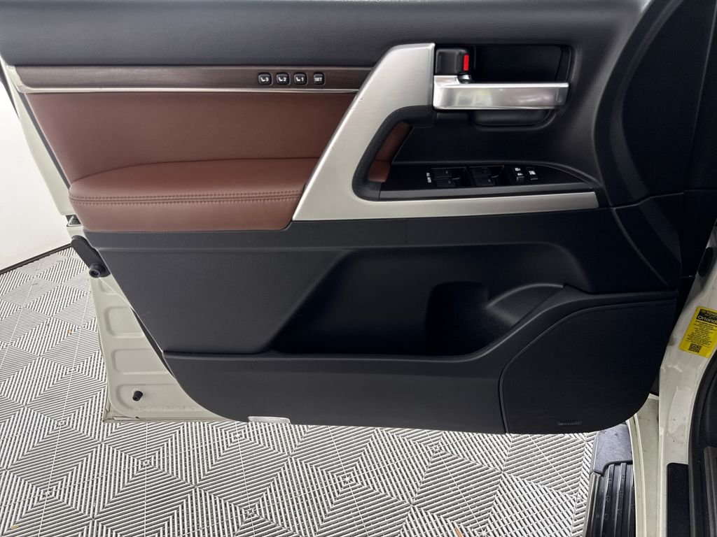 2019 Toyota Land Cruiser Base - Photo 9
