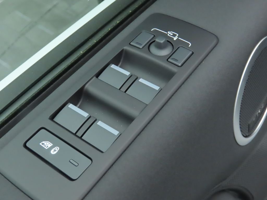 Used 2025 Fuji White Land Rover S image 24