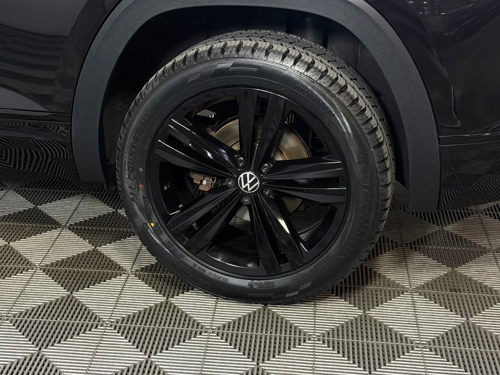 Used 2023 Black Volkswagen 3.6L V6 SEL R-Line image 14