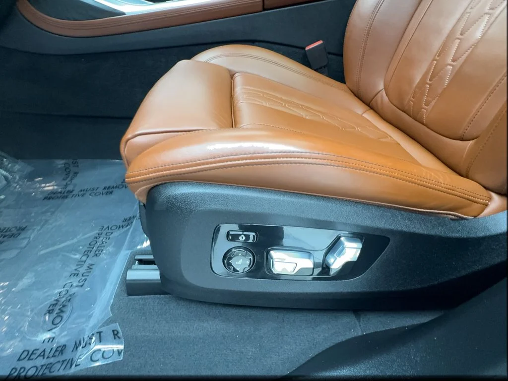 Used 2022 Green BMW xDrive40i image 23