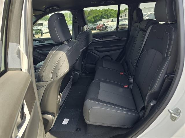 New 2026 Bright White Clear-Coat Exterior Paint Jeep Laredo image 31