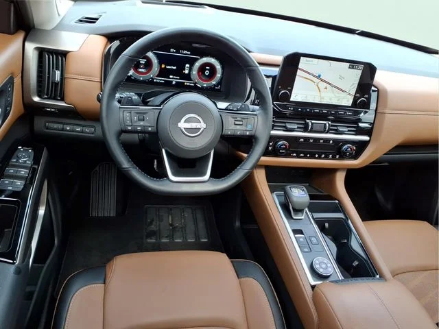 Used 2025 Black Nissan Platinum image 18