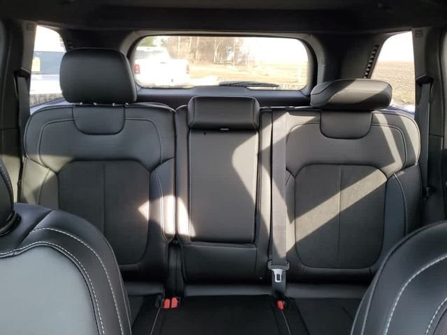 New 2026 Velvet Red Pearl-Coat Exterior Paint Jeep Altitude image 13