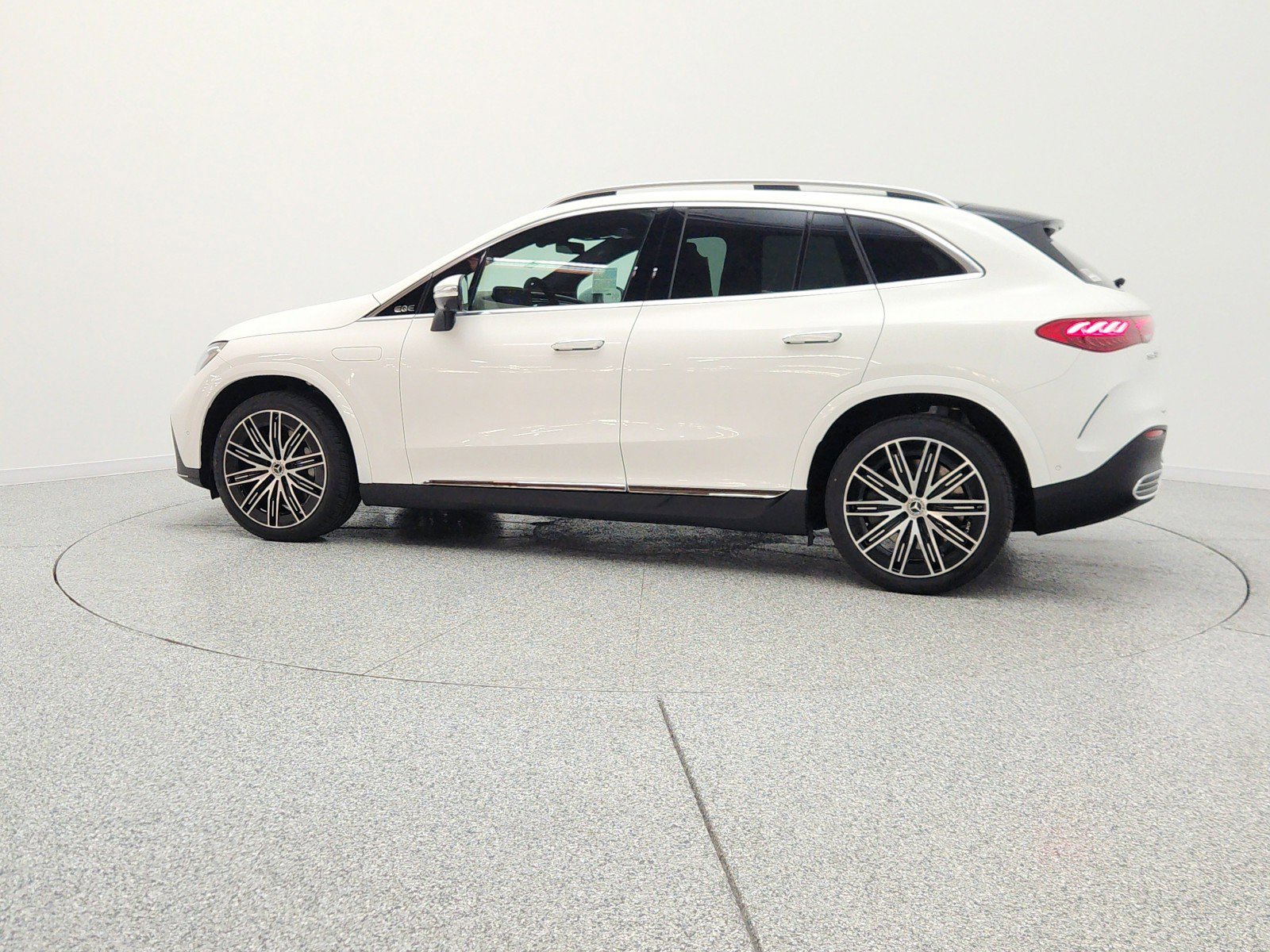 New 2026 Polar White Mercedes-Benz EQE 320 4MATIC® SUV image 28