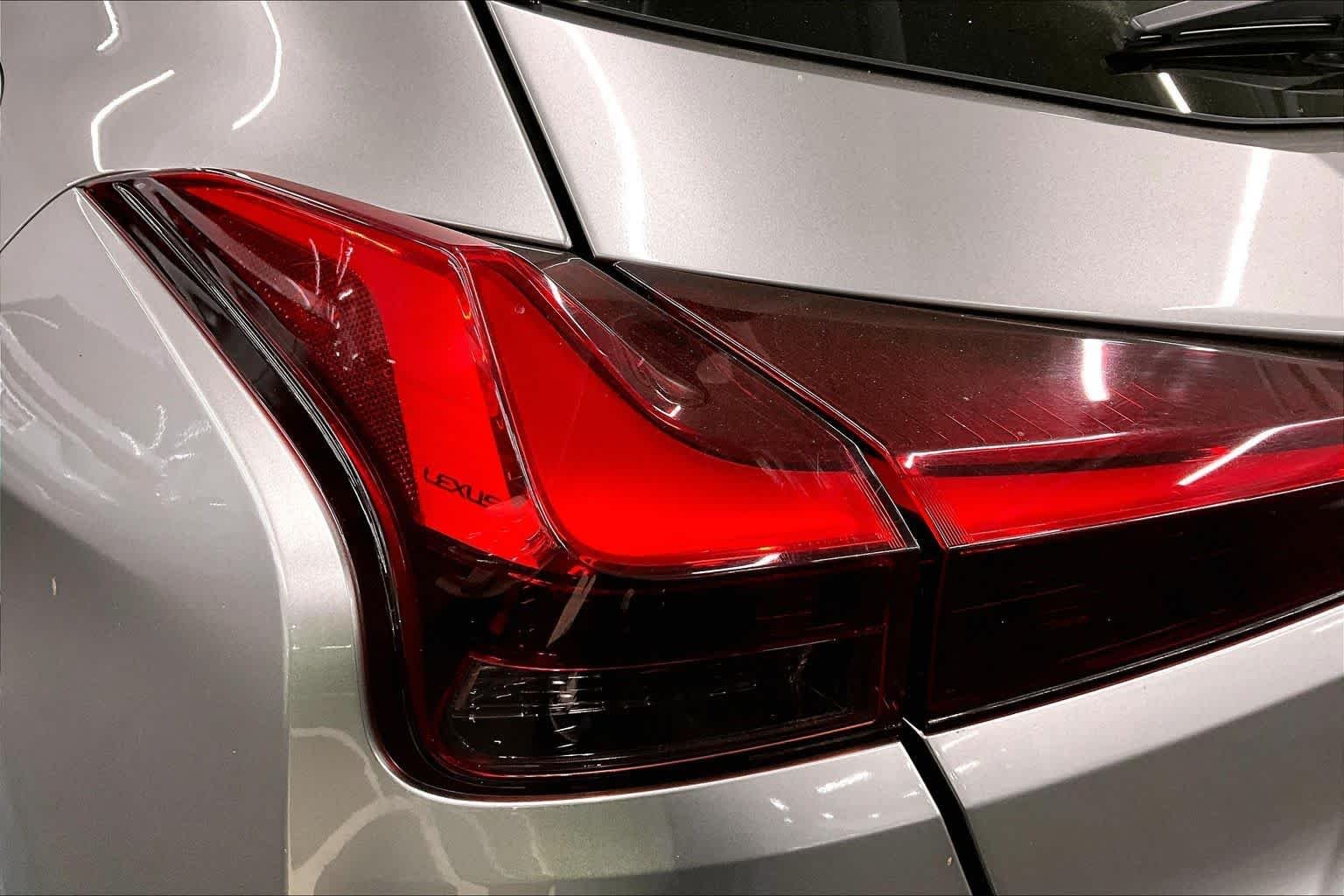 Used 2019 Atomic Silver Lexus  image 28