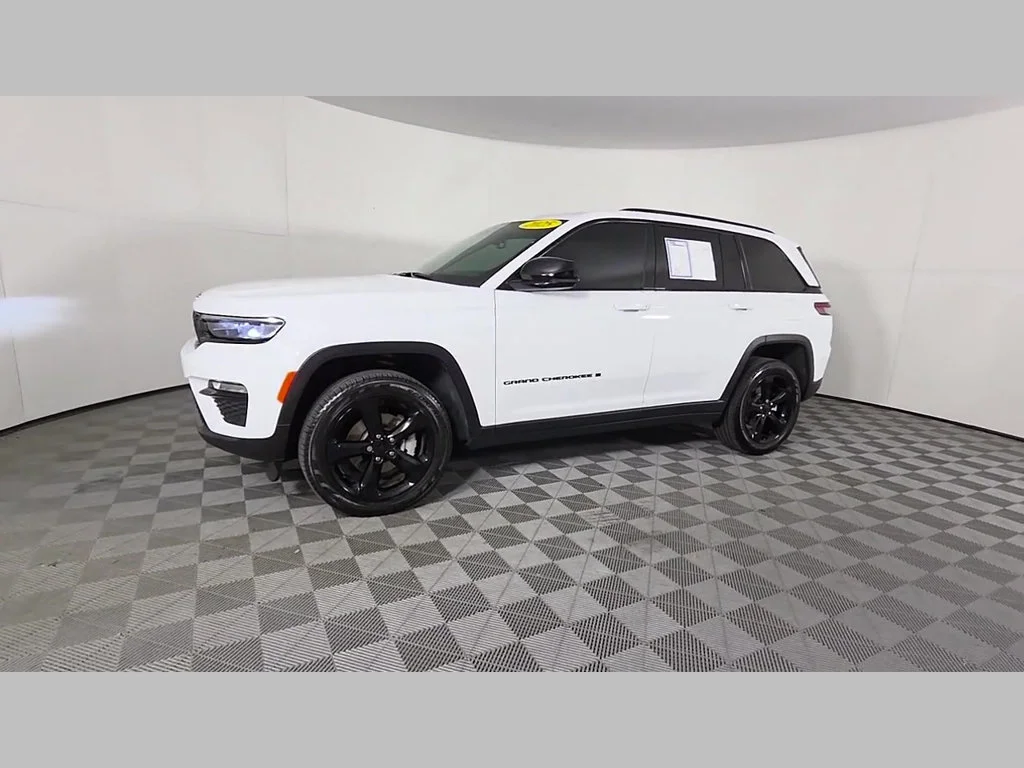 Used 2025 Bright White Clearcoat Jeep Limited image 47