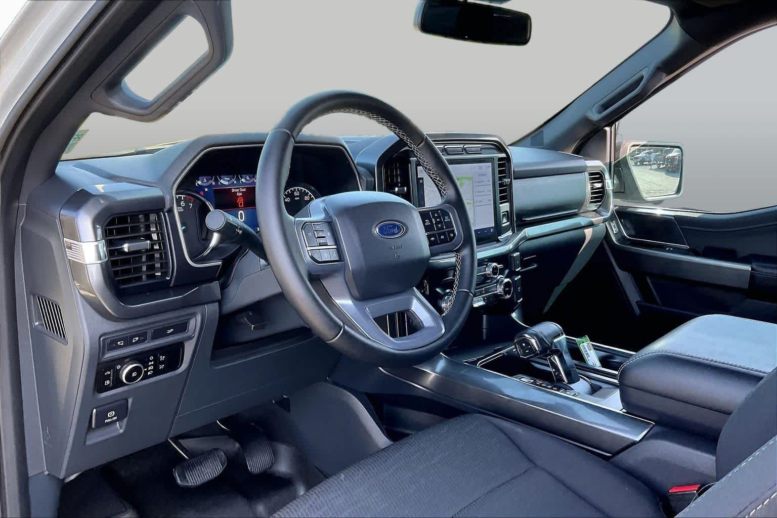 Used 2023 Avalanche Gray Ford XLT image 31
