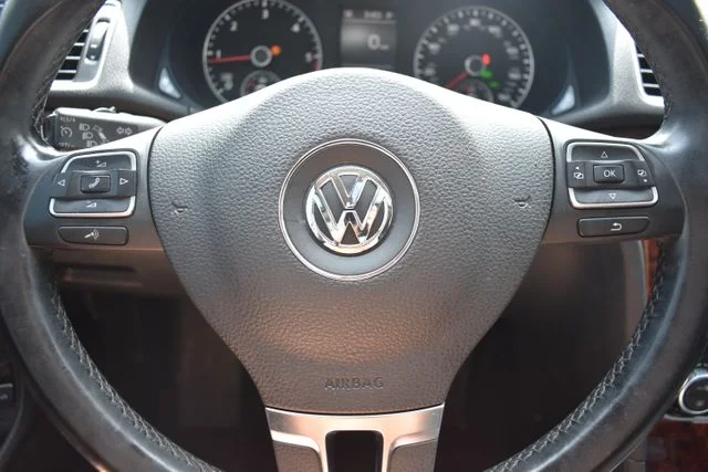 Used 2013 White Volkswagen TDI SEL Premium image 20