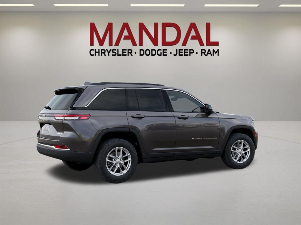 New 2026 Baltic Gray Metallic Clear-Coat Exterior Paint Jeep Laredo X image 4