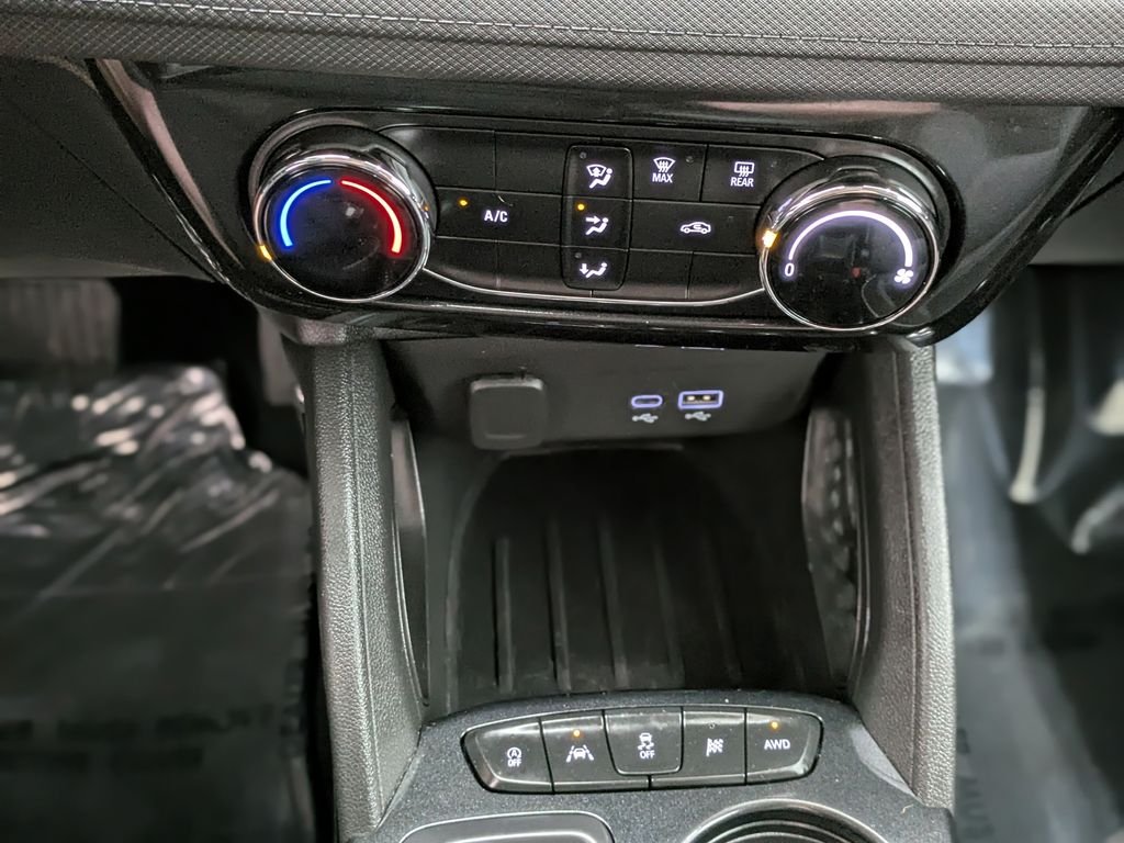 Used 2025 White Chevrolet LT image 29