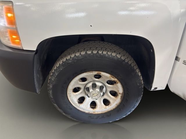 Used 2008 White Chevrolet Work Truck image 15