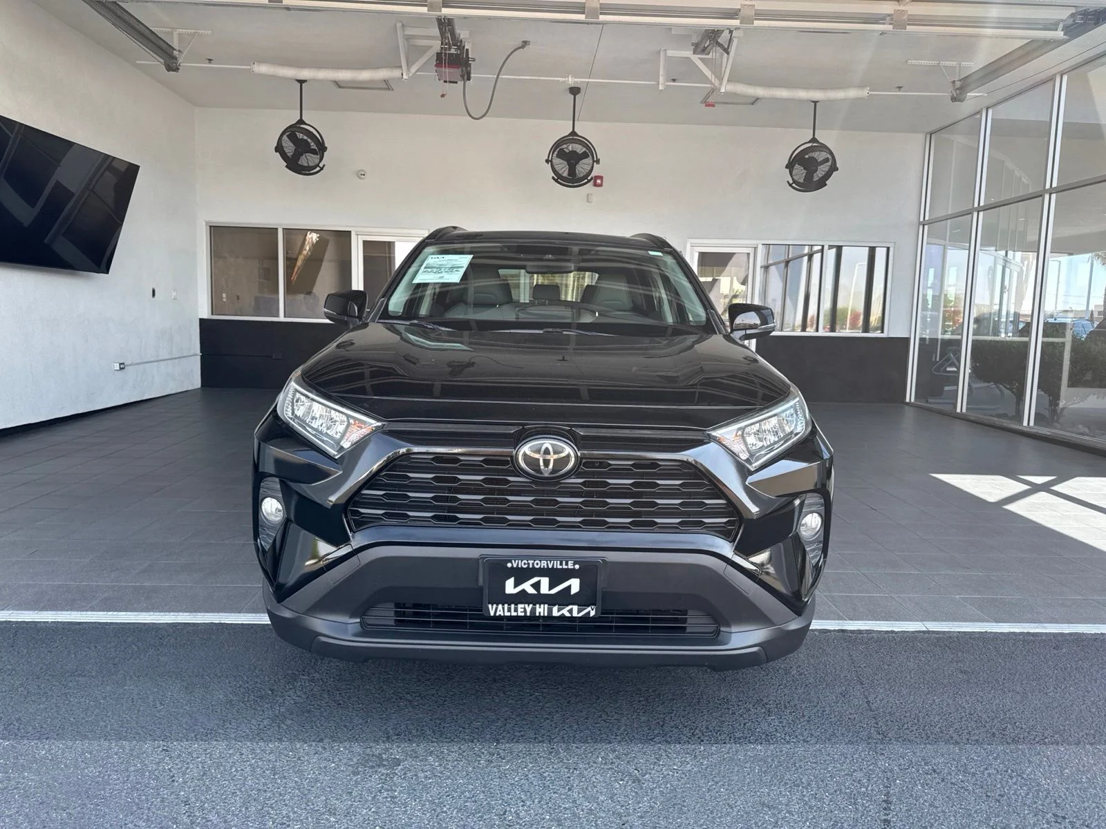 Used 2020 Midnight Black Metallic Toyota XLE Premium image 3
